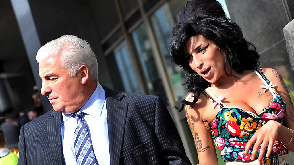 Vater von Amy Winehouse muss Millionenstrafe zahlen