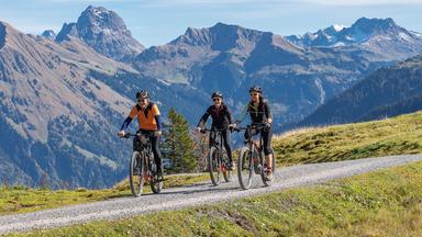 Aktives Urlaubserlebnis: Planung und Ausrüstung für Fahrradreisen