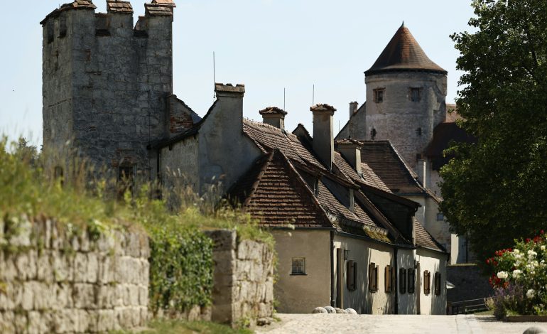 Das Leben der Künstler in der längsten Burg der Welt