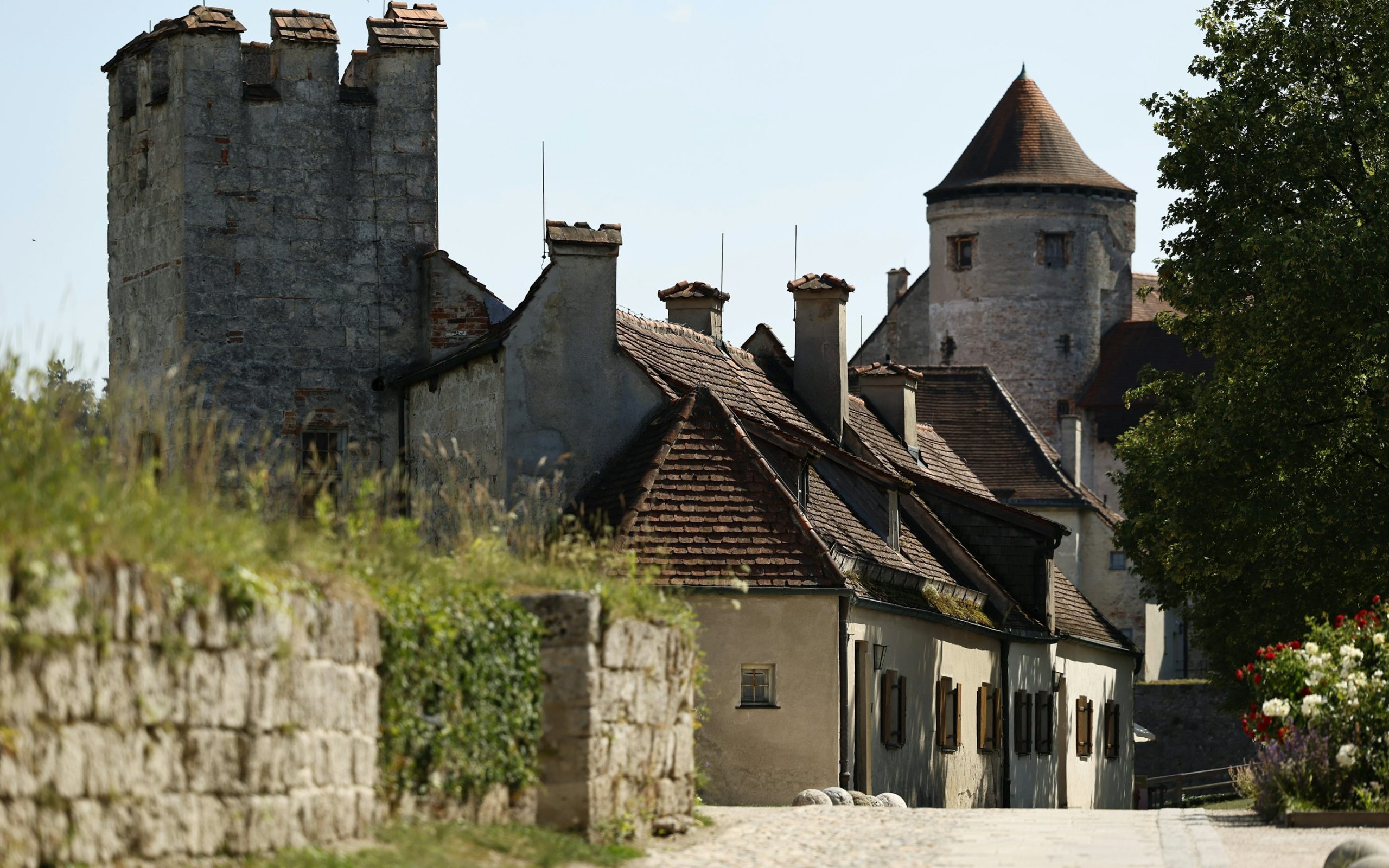 Das Leben der Künstler in der längsten Burg der Welt