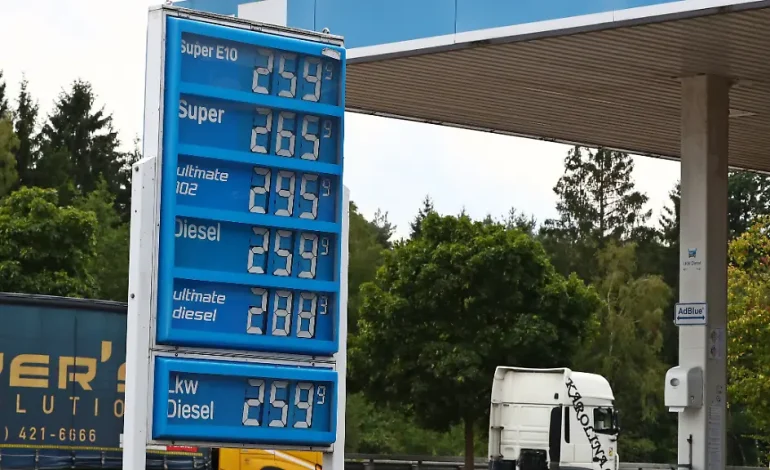 Spritpreise: Deutsche Ölkonzerne und das Kartellamt im Konflikt