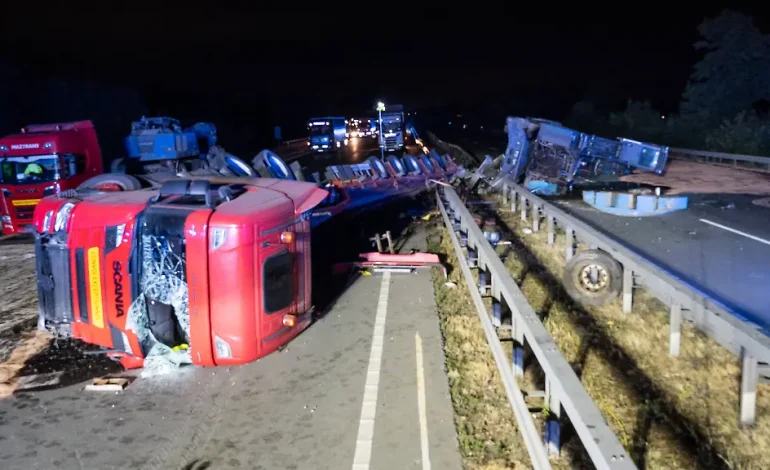 Unfall mit Schwertransporter auf der A2