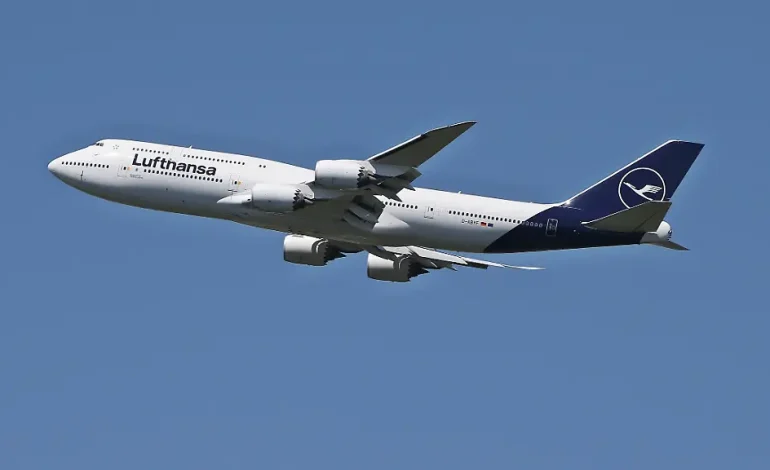 Lufthansa-Jumbo-Jet muss in Glasgow notlanden