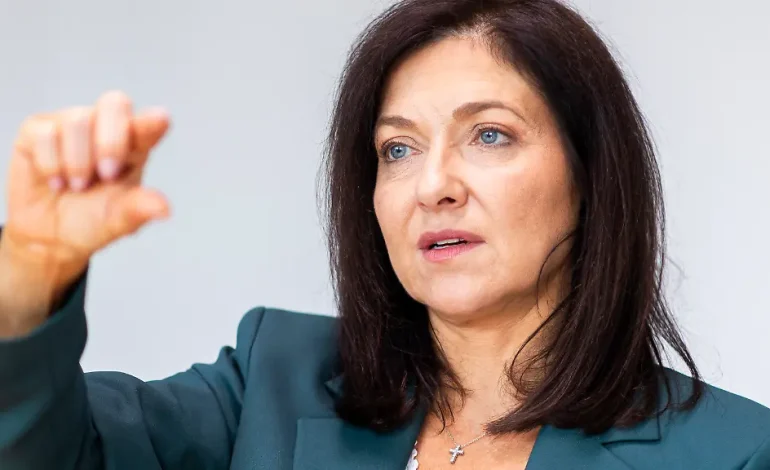 Reiche präsentiert Sparbilanz bei Bürokratiekosten