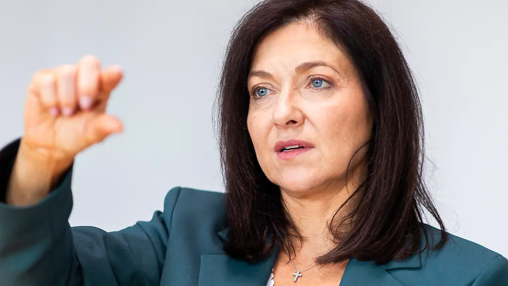 Reiche präsentiert Sparbilanz bei Bürokratiekosten