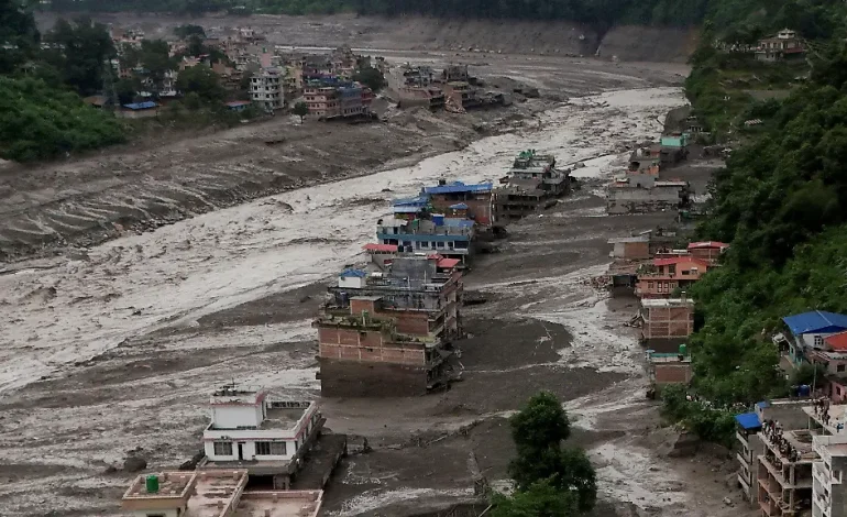 Sturzflut in Nepal führt zu massiven Zerstörungen und vermissten Personen