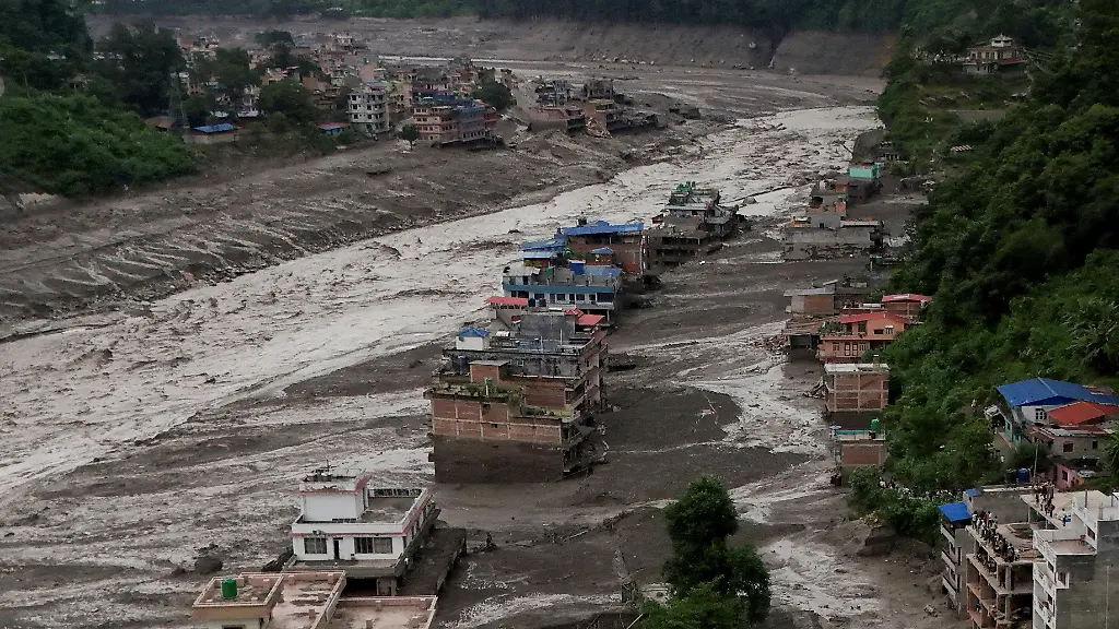 Sturzflut in Nepal führt zu massiven Zerstörungen und vermissten Personen