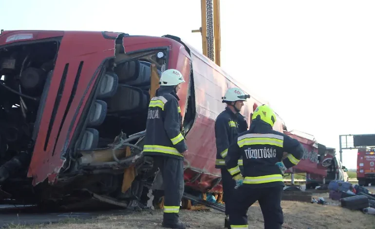 Reisebus stürzt in Ungarn: Tragischer Unfall mit zwölf Toten