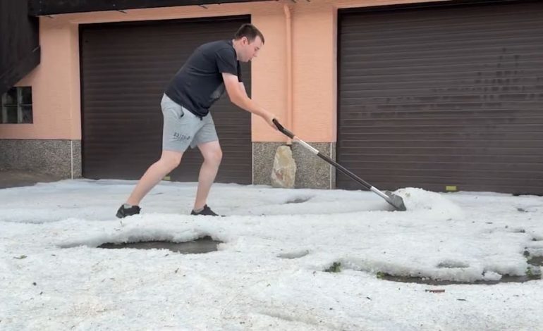 Unwetter verhagelt Sommerlaune: Schneeschieben bei 36 Grad