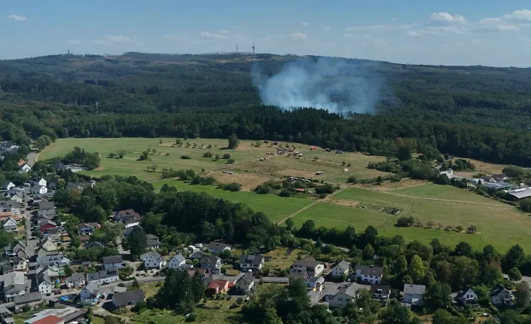 Feuerwehr stoppt Waldbrand im Westerwald