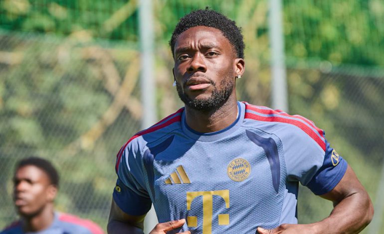 Entscheidung über Alphonso Davies beim FC Bayern