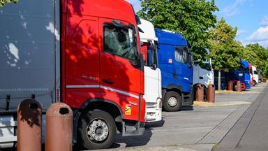 Reaktion auf Niedrigwasser: BUND kritisiert Lockerungen des Lkw-Fahrverbots