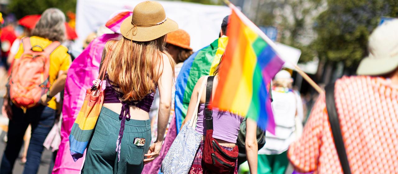 Großer Zulauf bei CSD-Demos nach Anschlag in Berlin