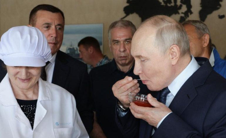 Putins umstrittener Besuch auf den Kurilen-Inseln