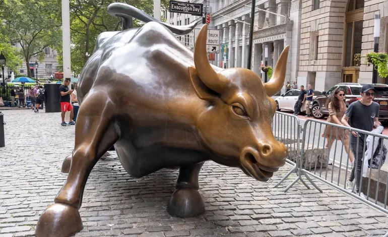 Palantir hebt Umsatzprognose an und stärkt Wall Street