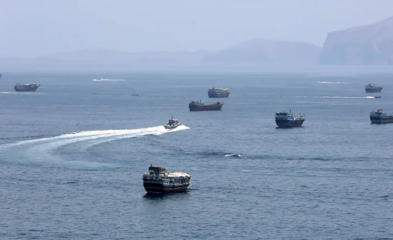 Schiff manövrierunfähig: Unbekanntes Geschoss stoppt Tanker vor Küste des Oman