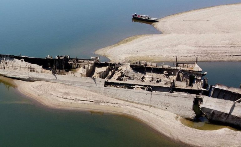 Extremer Niedrigwasserstand deckt historische Relikte in europäischen Flüssen auf