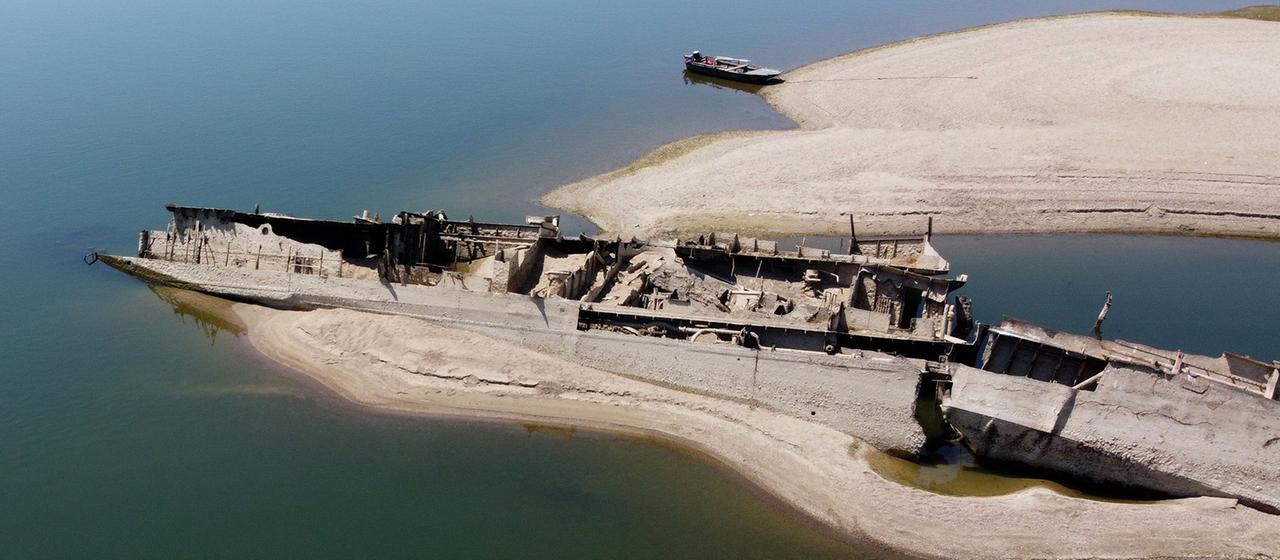 Extremer Niedrigwasserstand deckt historische Relikte in europäischen Flüssen auf