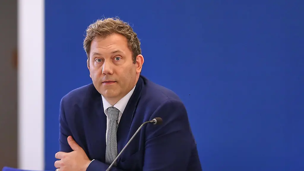 Klingbeil passt Einkommensteuerreform an