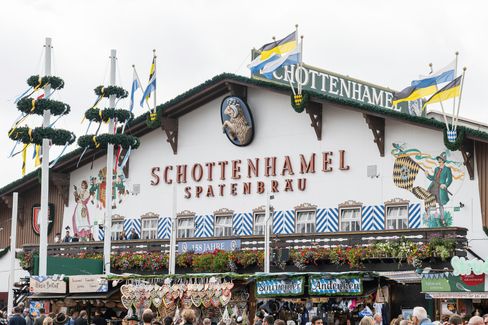 Egger kritisiert Vergabepraxis der Oktoberfestzelte