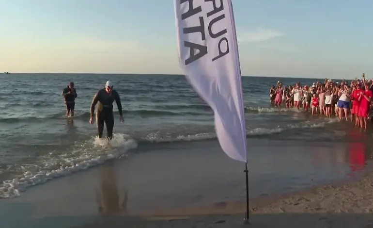 Extremsportler schwimmt von Schweden nach Polen für wohltätigen Zweck