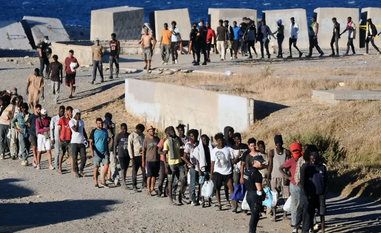 Lage in Ceuta: Präsident fordert Internierung von Migranten