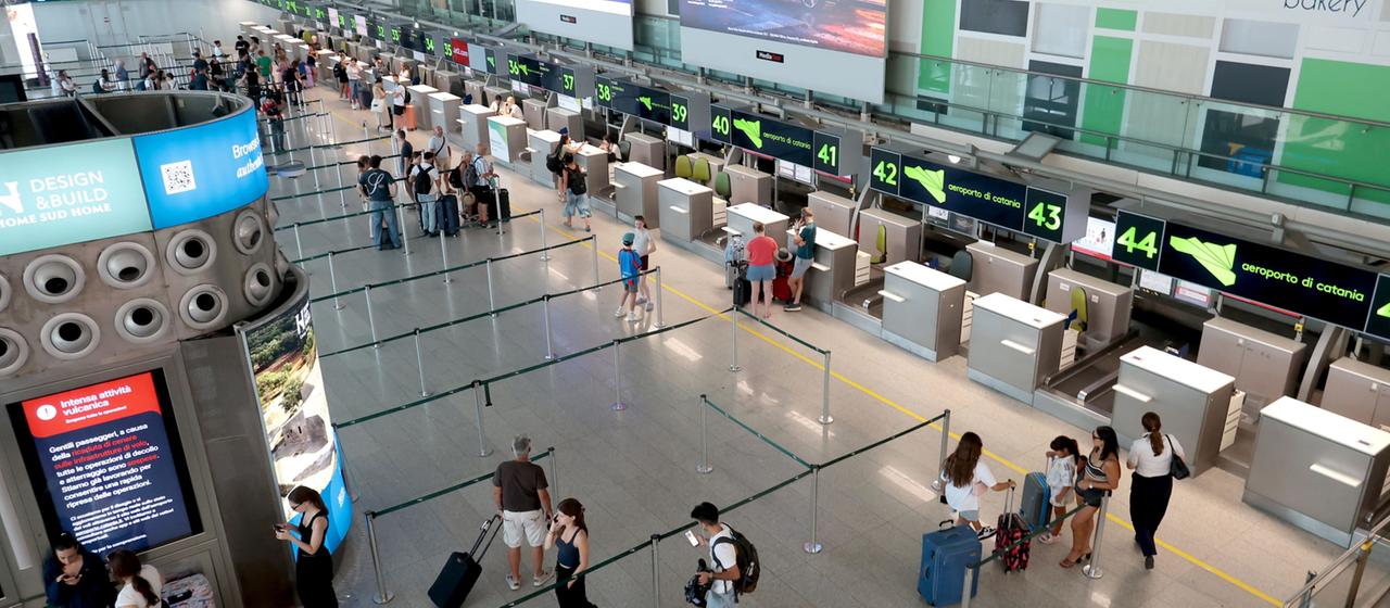 Ätna-Ausbruch stört weiterhin Flugverkehr auf Sizilien