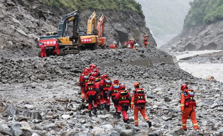 Erhöhte Opferzahlen: Herausforderungen bei der Suche nach Flutopfern im Himalaya