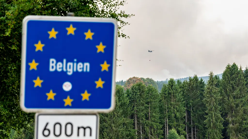 Waldbrand im Hohen Venn erzwingt Evakuierung bei Monschau