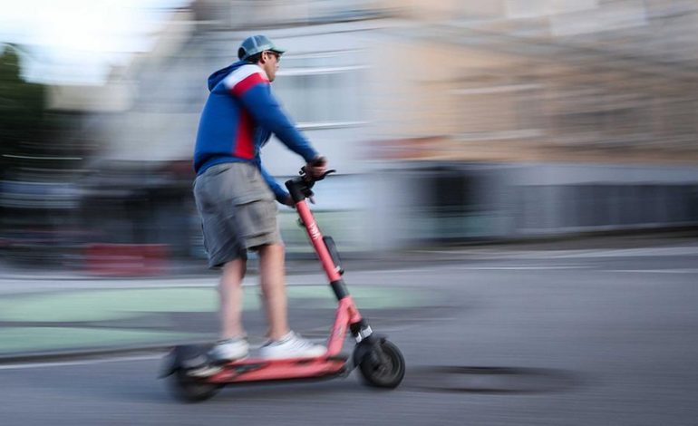 Helmpflicht für E-Scooter und weitere Sicherheitsmaßnahmen