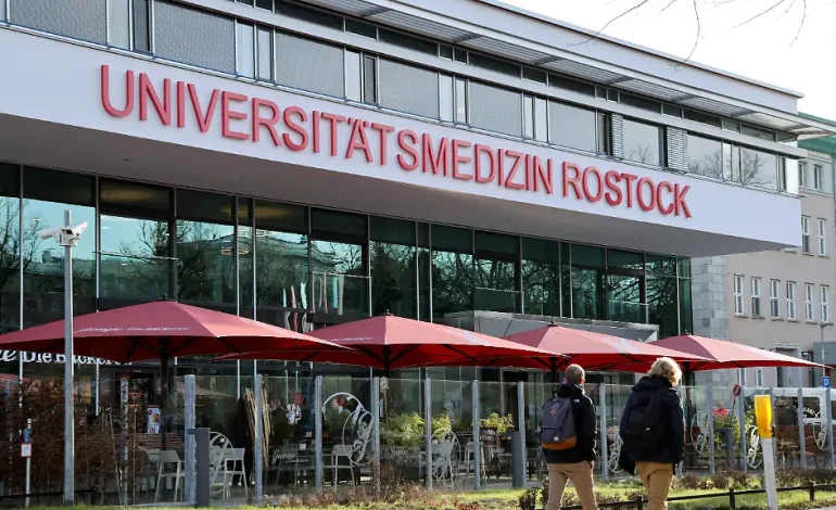Rostocker Oberarzt wegen rassistischer Posts in Kritik