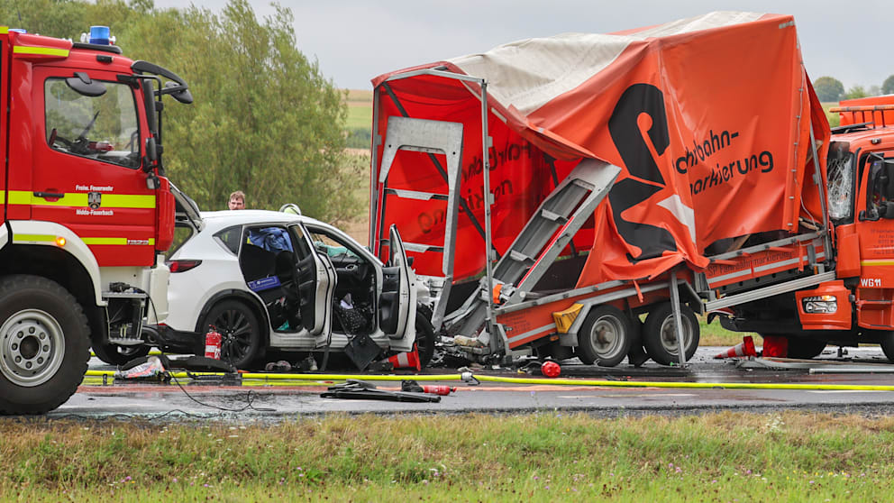 Überbesetzter Mazda bei Nidda verunglückt: Zwei Tote