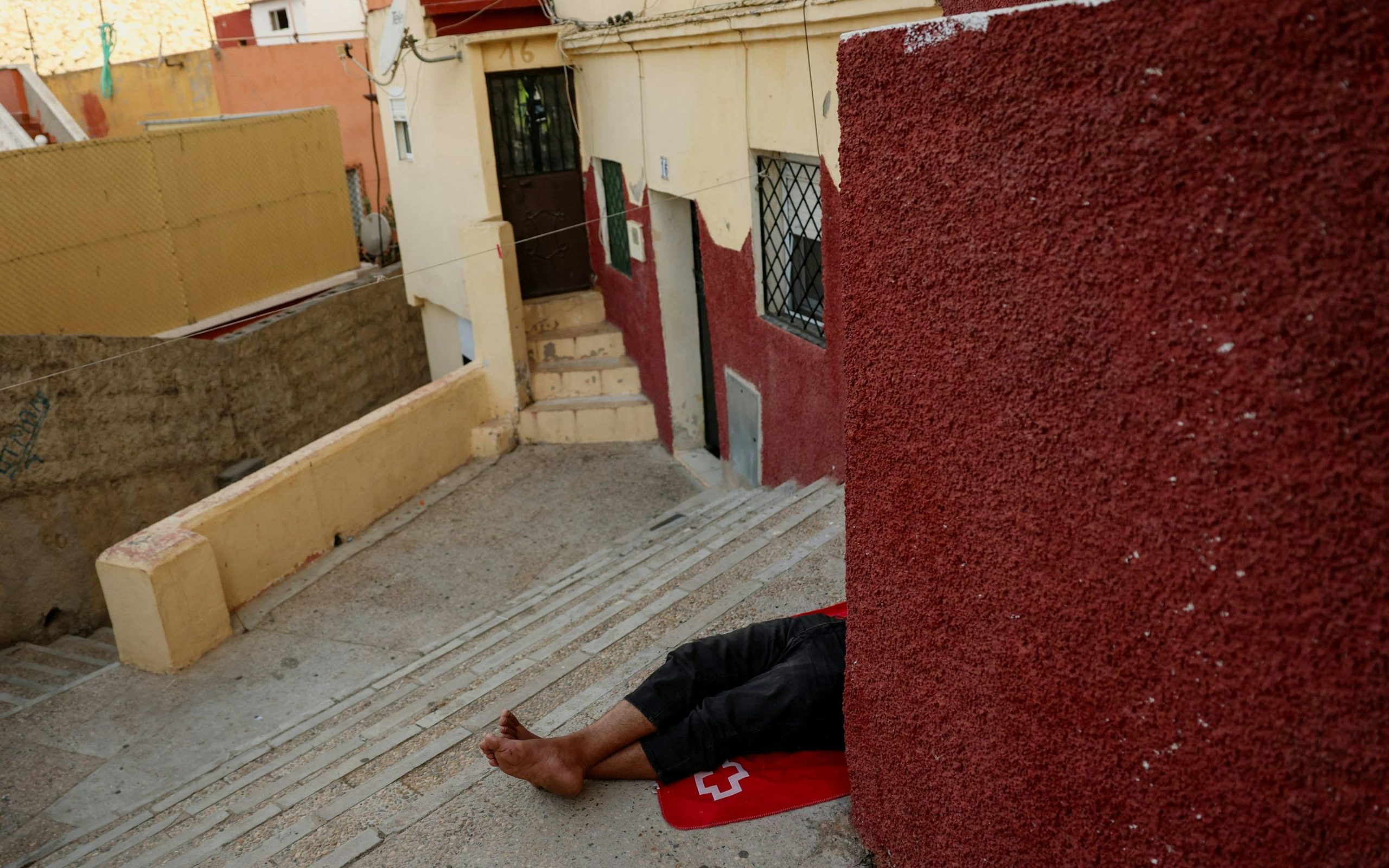 Lebensmittelverteilung in Ceuta: Ein Lichtblick für marokkanische Migranten