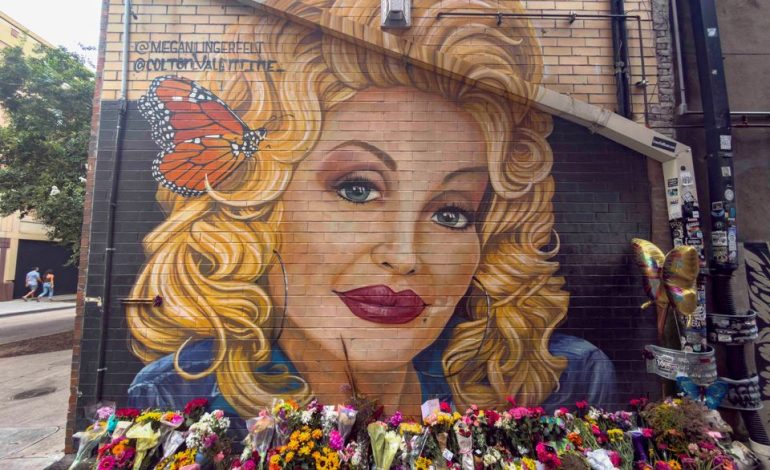 Flughafen in Nashville zu Ehren von Dolly Parton umbenannt
