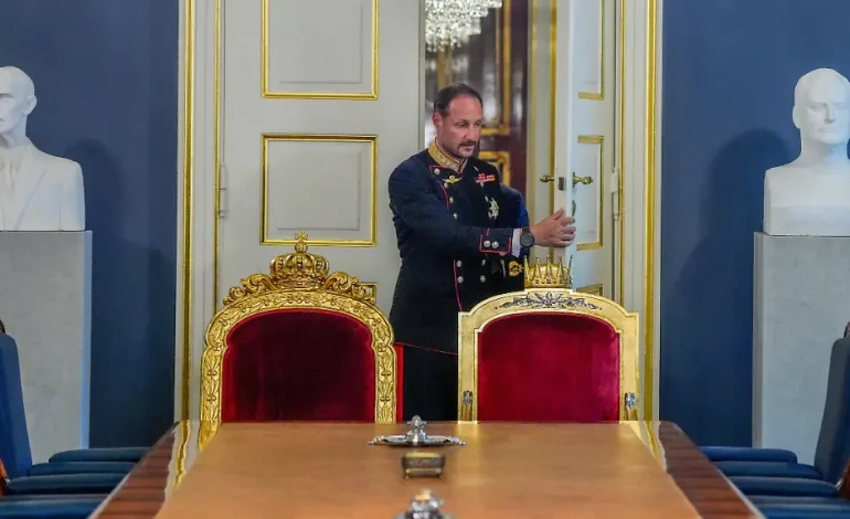 Norwegens neuer König Haakon VIII. legt Eid ab