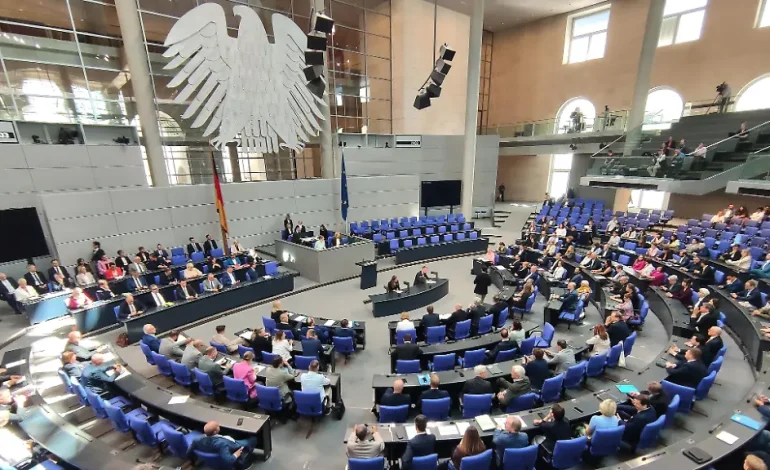 Merz verliert an Ansehen, Vertrauen in Parteien geschwächt