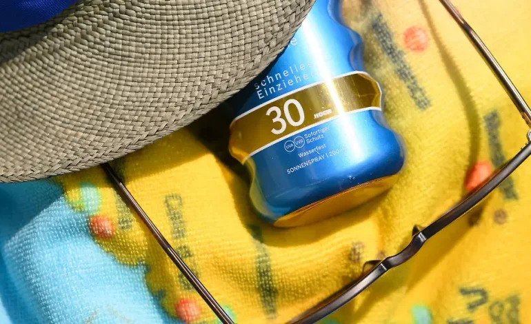 Effektive Tipps zur Entfernung von Sonnencremeflecken aus Kleidung