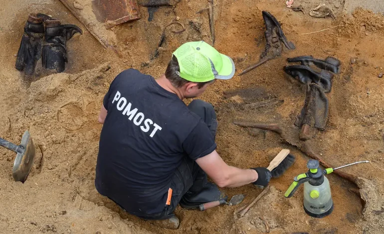 Archäologen entdeckten Massengrab von Wehrmachtsoldaten in Polen