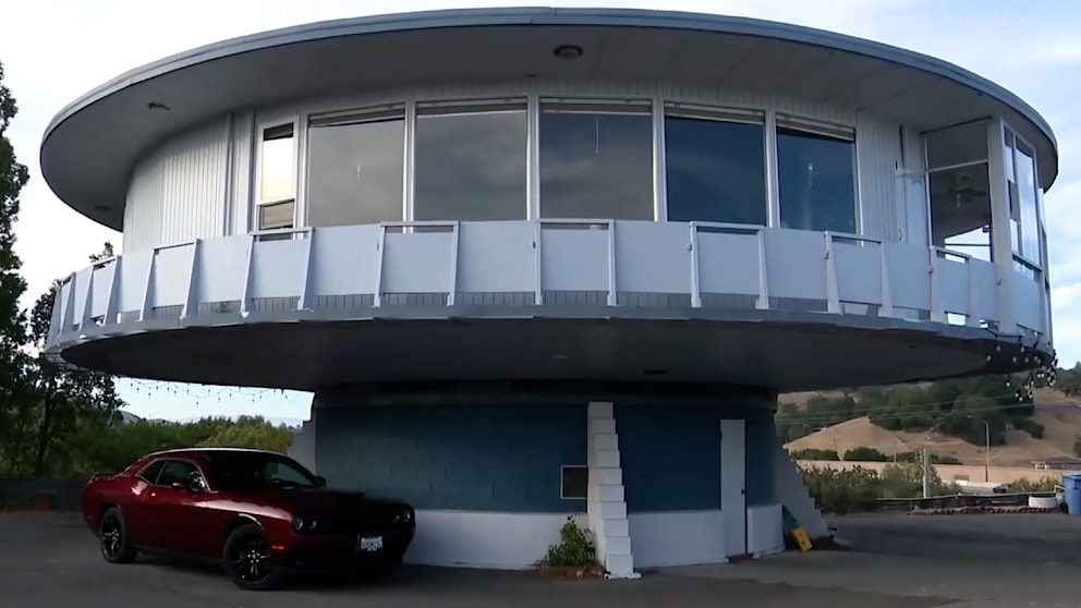 Drehendes UFO-Haus in Kalifornien zum Verkauf