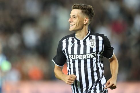 Transfernews und Spielerwechsel im Fußball