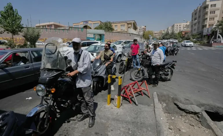 Gerüchte über Benzin-Engpässe sorgen für lange Schlangen in Teheran