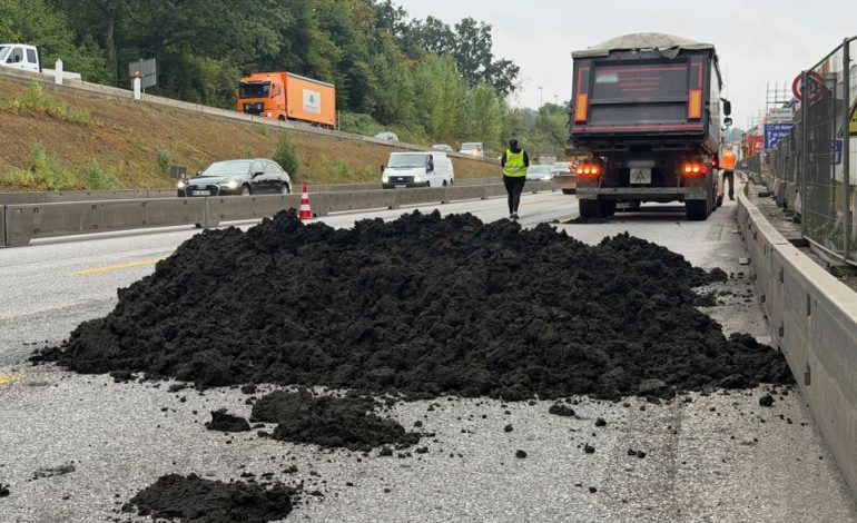 Klärschlammunfall auf der A7 in Hamburg