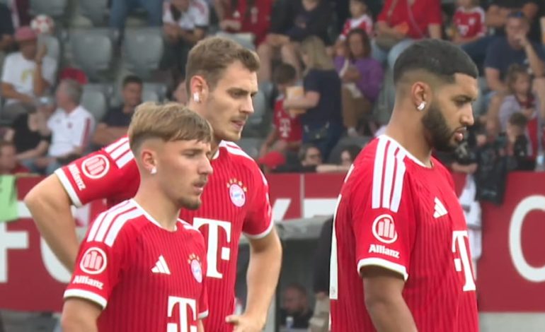 FC Bayern-Spieler tragen spezielle Pflaster an den Ohren