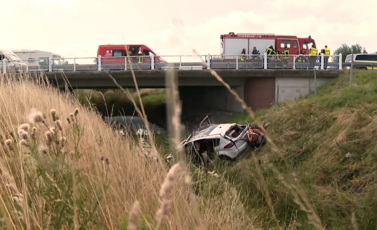 Schwerer Unfall eines Diplomatenfahrzeugs auf der A20