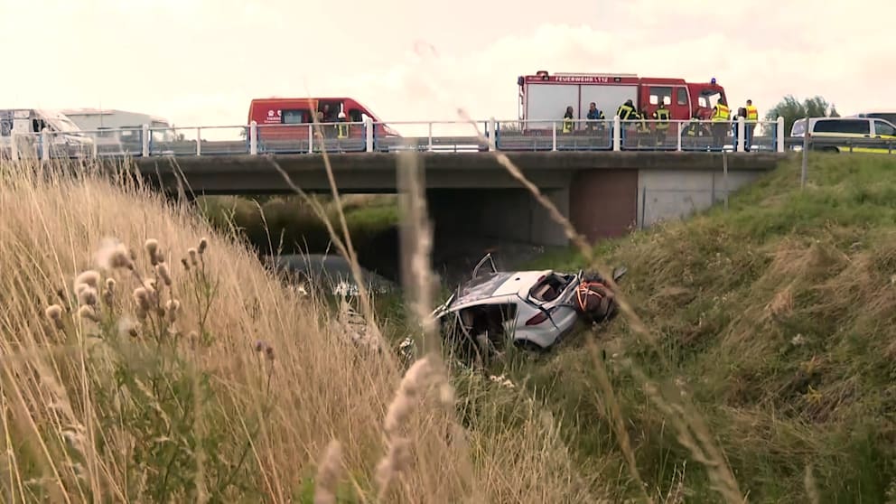 Schwerer Unfall eines Diplomatenfahrzeugs auf der A20