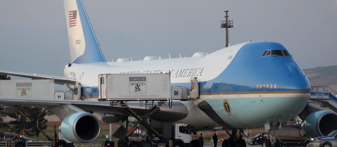 Täuschungsmanöver: Trumps ungewöhnlicher Rückflug nach NATO-Gipfel