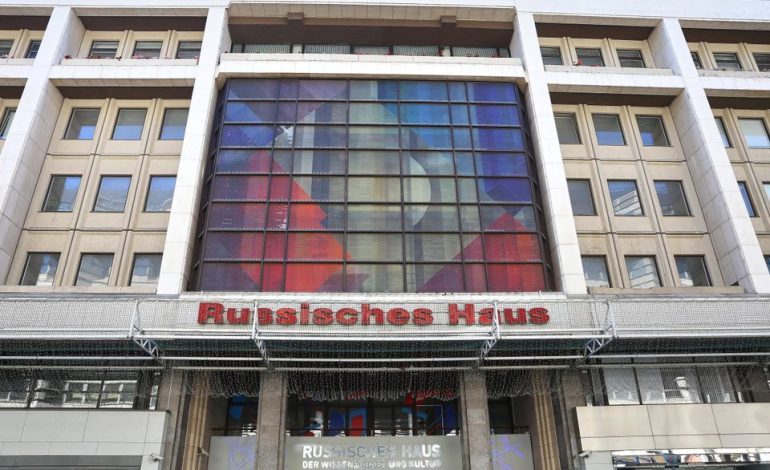 Debatte über das Russische Haus in Berlin: Kultureinrichtung oder Spionagezentrale?