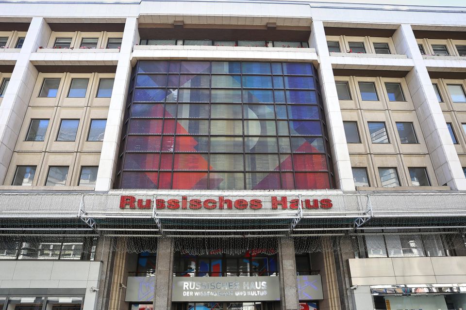 Debatte über das Russische Haus in Berlin: Kultureinrichtung oder Spionagezentrale?