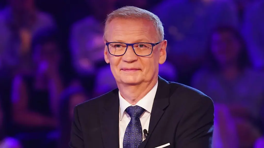Günther Jauch und eine lose Leiste bei ‚Wer wird Millionär?‘