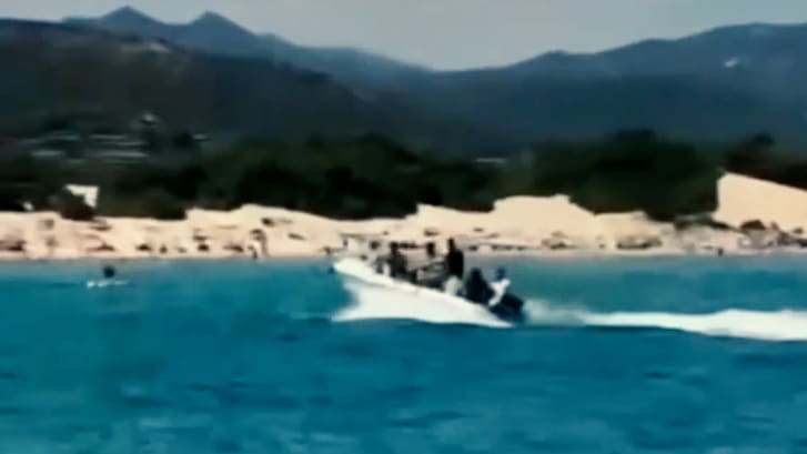 Horror am Urlaubsstrand: Tragisches Unglück mit Flüchtlingsboot